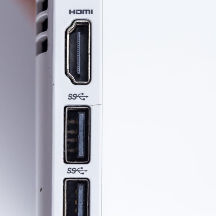 väiksemad praod USB portide lähedal on lubatud